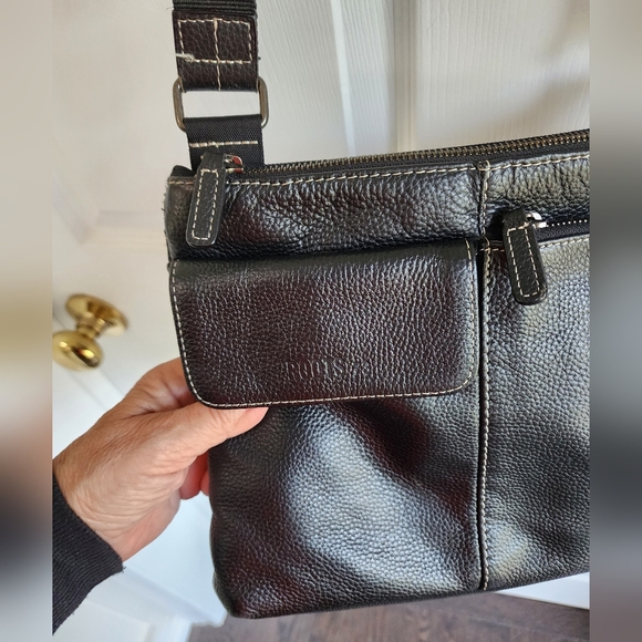 Roots Messenger Leather Bag - Picture 3 of 11